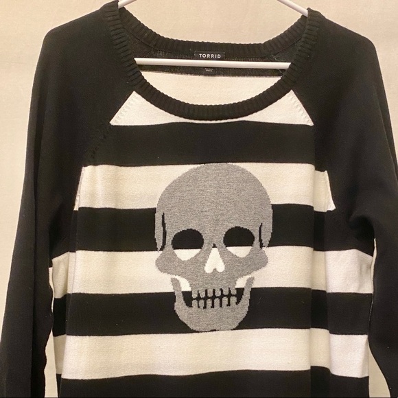 Torrid 1X Skull Black / White Stripe Pull Over Lightweight Sweater, Long Sleeve - Picture 3 of 8